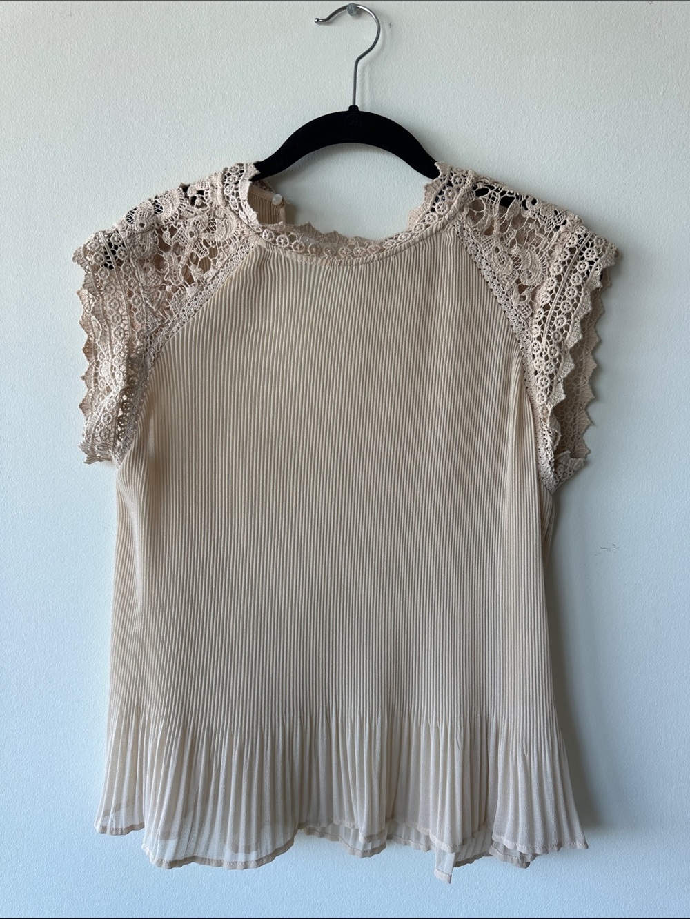 Zara Cream Lace Cap-Sleeve Pleated Hem Top